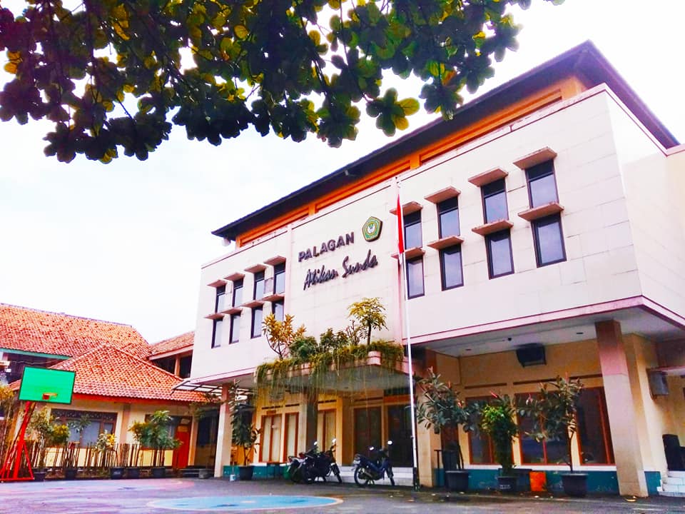 Gedung Sekolah SMP Yayasan Atikan Sunda
